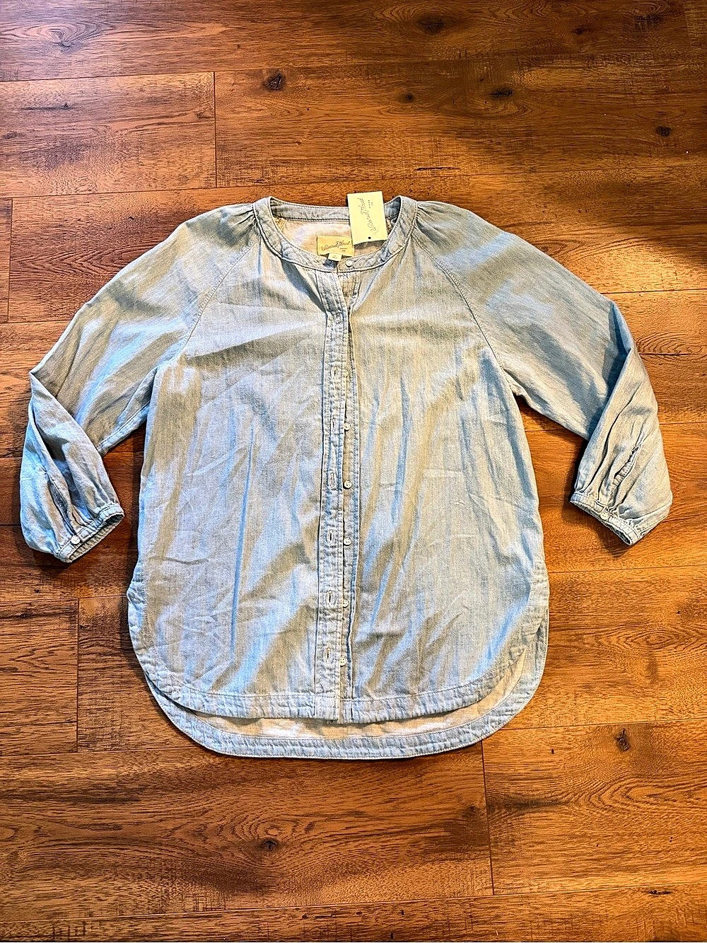 Universal Thread Women's Poet Button-Down Denim Shirt Blue XS NWT